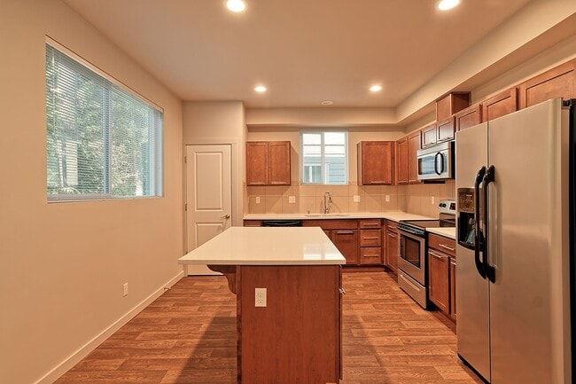 Building Photo - Available NOW! 4-Bedroom End-Unit Townhome Near Silver Lake