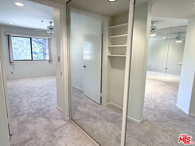 Building Photo - 501 Palisades Dr