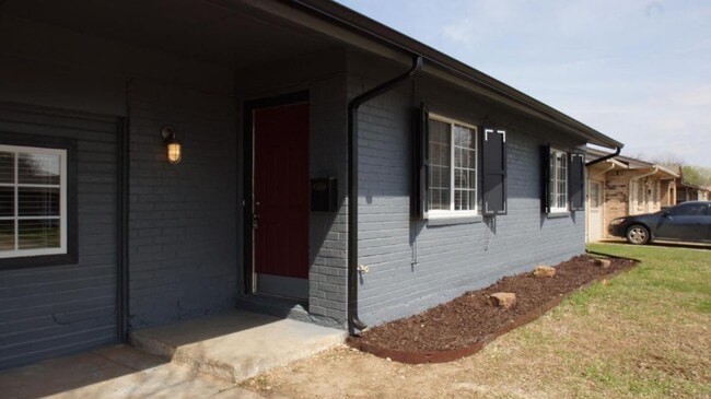 Building Photo - 413 Winding Ln