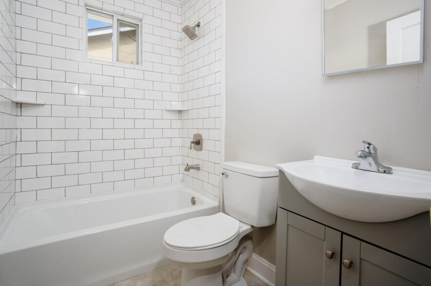 Remodeled Bathroom - 932 33rd Ave N