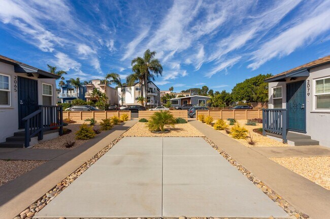 Building Photo - 1 MONTH FREE ~ 2BR with Lots of Light in Great Pacific Beach Location!