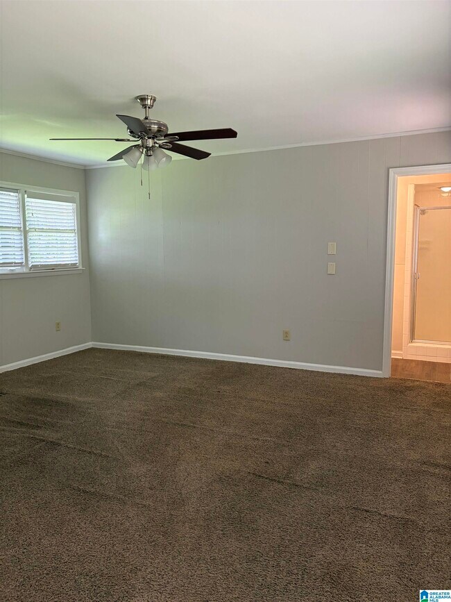 Building Photo - 933 Garrett Dr