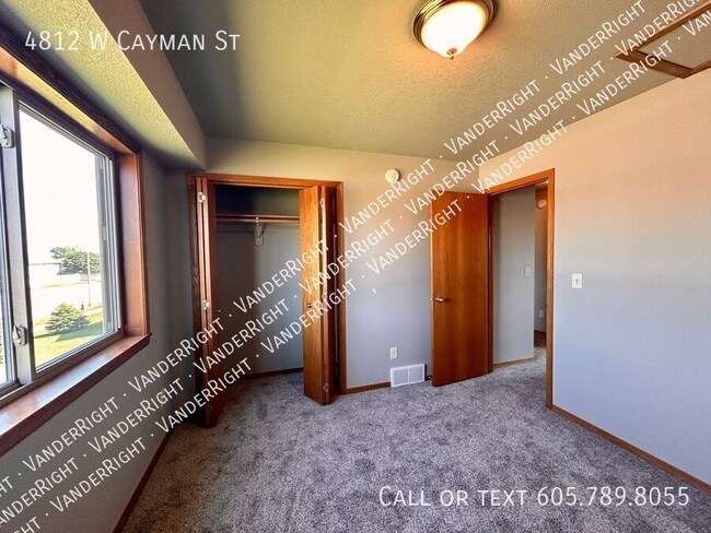 Building Photo - 4812 W Cayman St