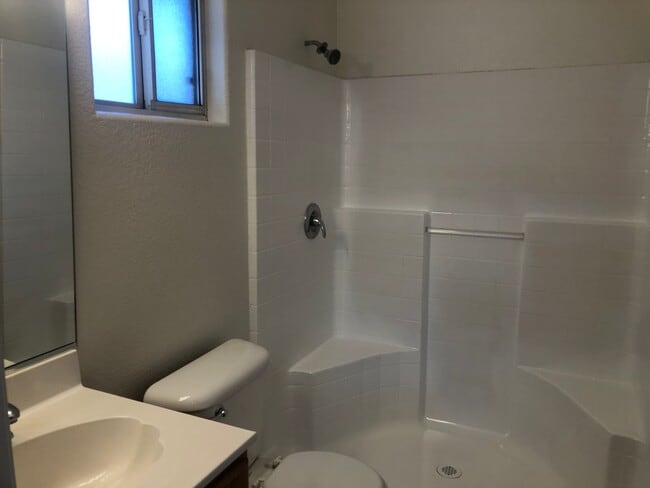 Building Photo - Coming Soon!  Beautifully Updated Home with Screened Porch Retreat