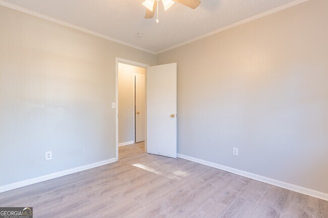 Building Photo - 2290 Pinetree Ln NE