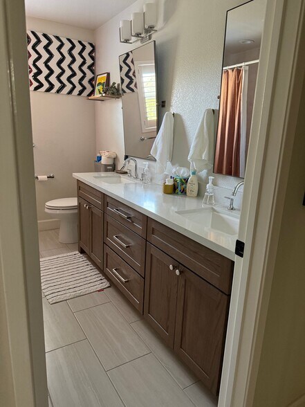 Building Photo - 552 Spindlewood Ct