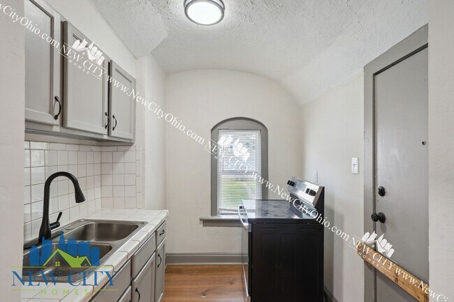 Building Photo - 940-942 Leona Avenue, Columbus, OH 43201