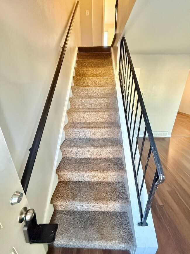 Building Photo - 1209 Delaware Dr