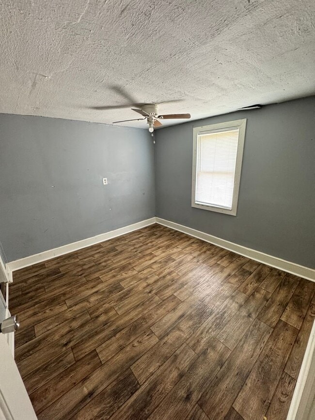 Building Photo - 3 bedroom 2 bath house