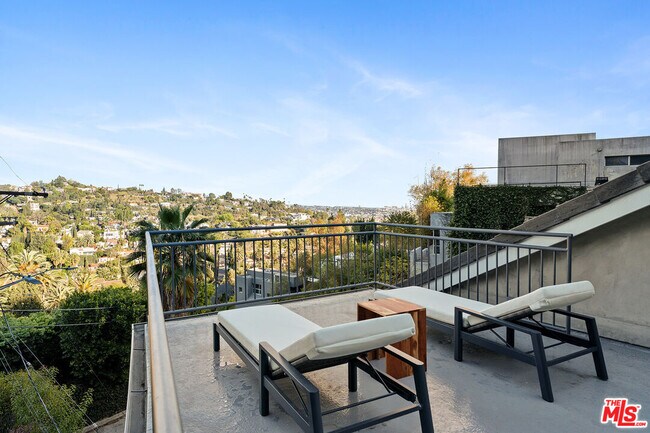 Building Photo - 2333 Vasanta Way