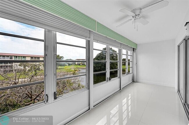 Building Photo - 3005 Portofino Isle
