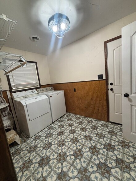 Building Photo - 1201 Scotland Ave