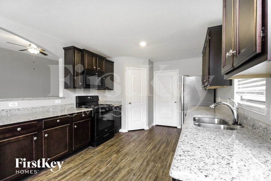 Building Photo - 4122 Perch Dr
