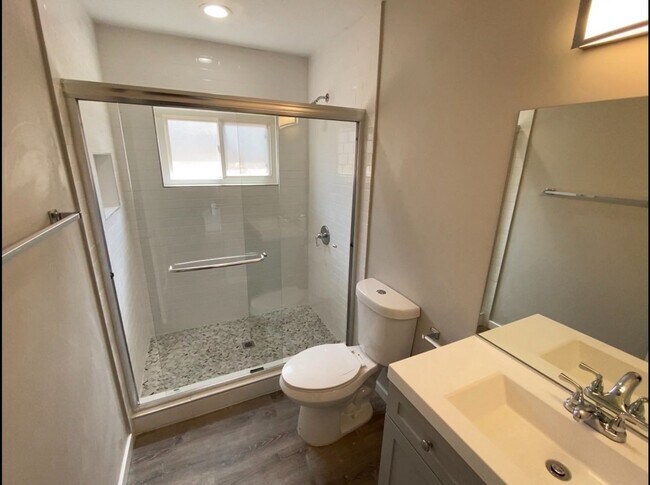 Building Photo - 5336 E Falls View Dr