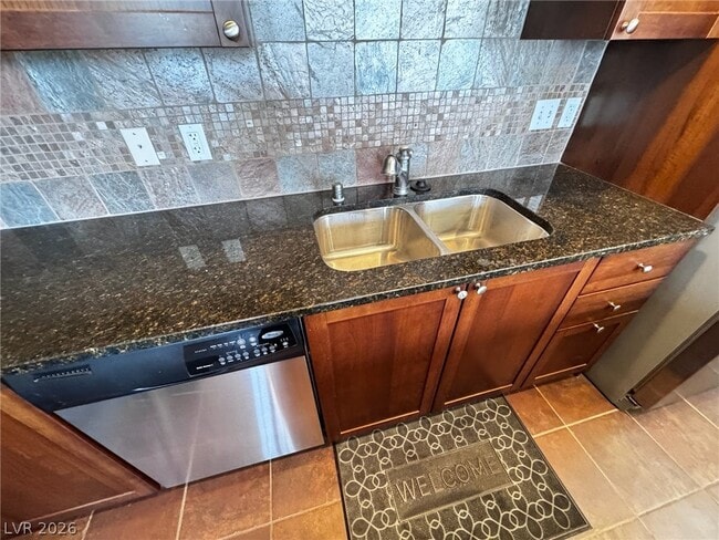 Building Photo - 2405 W Serene Ave