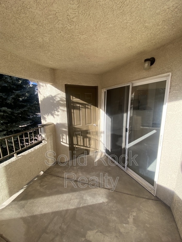 Building Photo - 3975 Riviera Grove