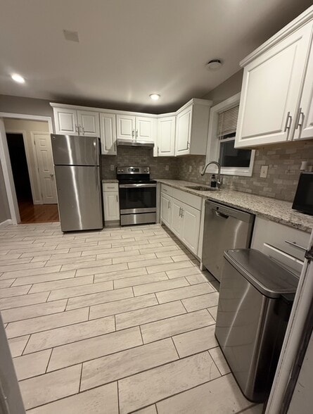 Primary Photo - 24 Paragon Ln