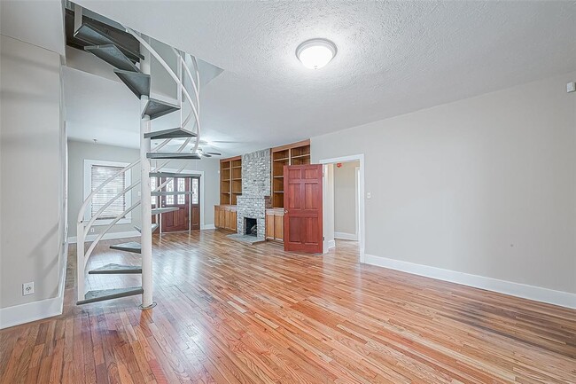 Building Photo - 707 Peden St