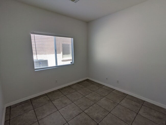 Building Photo - 1016 Royal Plum Ln