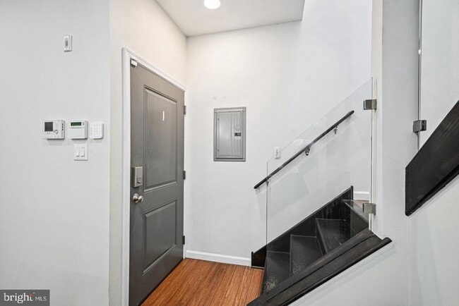 Building Photo - 1309 N 6th St