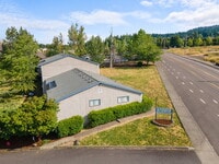 Building Photo - 1-Bed with Den/Office in Happy Valley – 873 sq ft of Cozy Comfort!