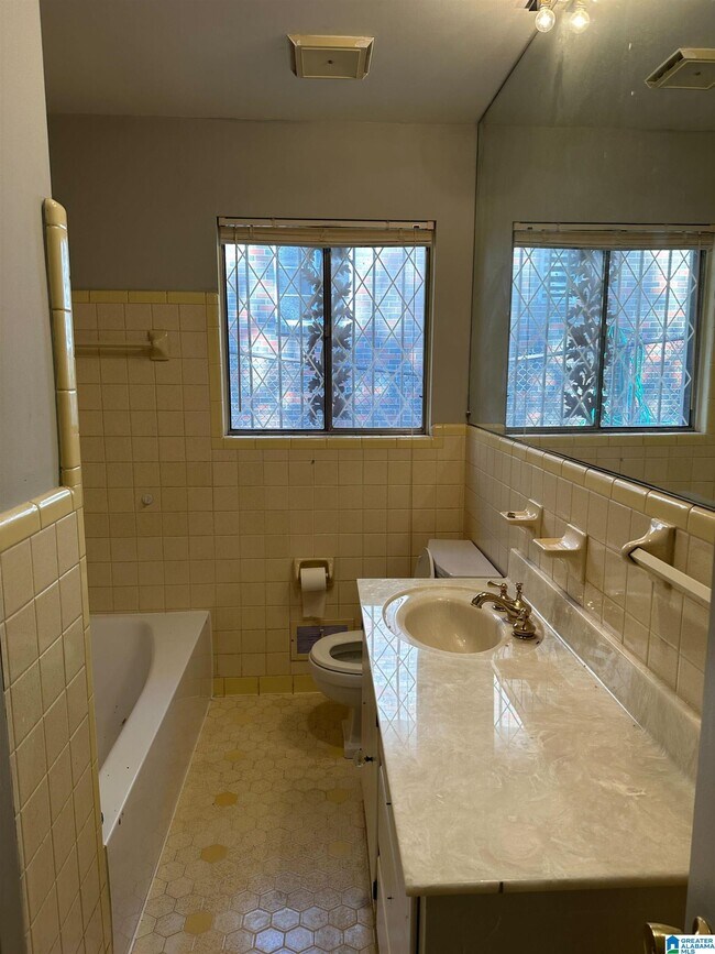 Building Photo - 905 45th St N