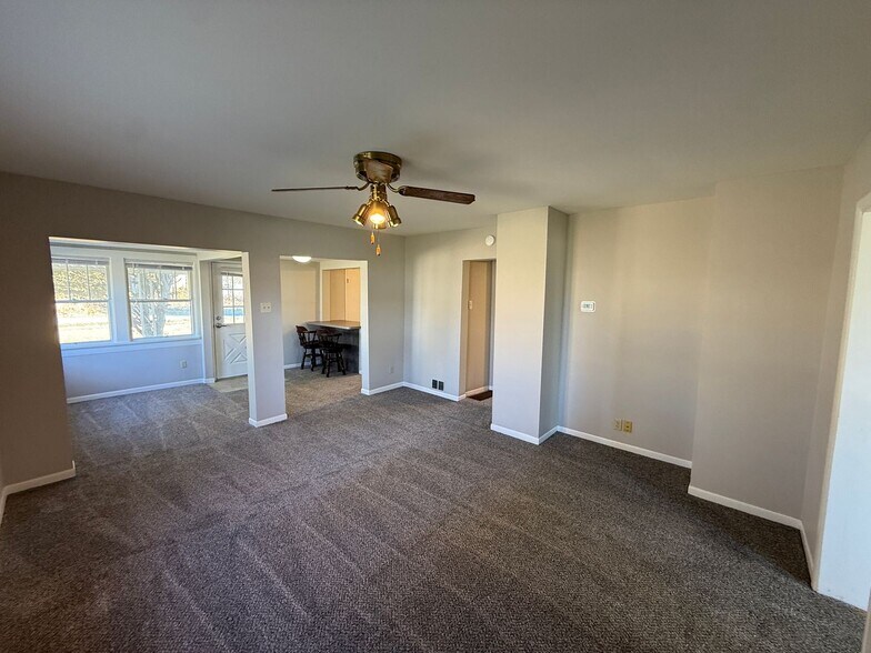 Building Photo - 1435 Viola Ave