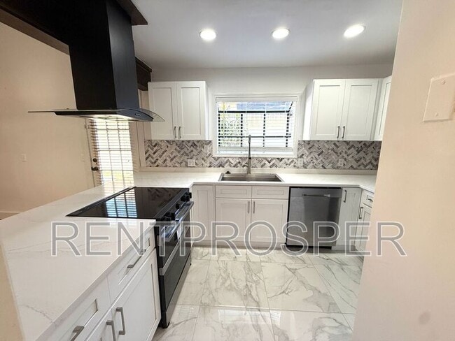 Building Photo - 3502 Exeter Ct