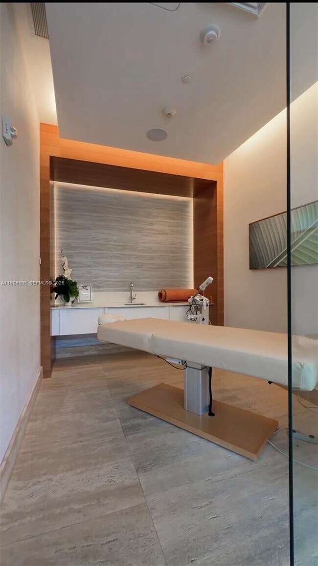 Building Photo - 16385 Biscayne Blvd