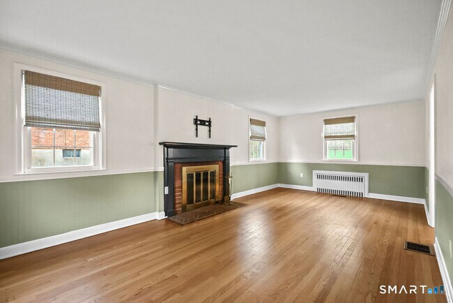 Building Photo - 575 S Main St