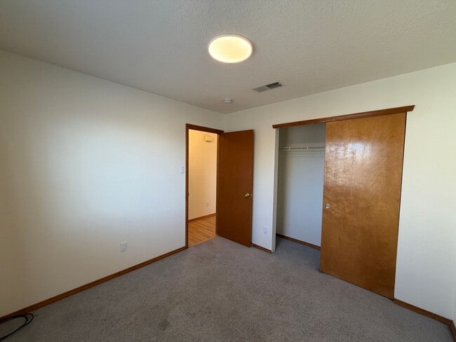 Building Photo - 3 Bedroom Single Story Home Available Near Unser Blvd NW & Ladera Dr NW!