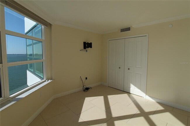 Building Photo - 988 Blvd of the Arts