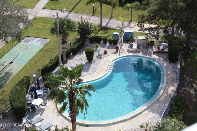 Building Photo - 404 S Beach St