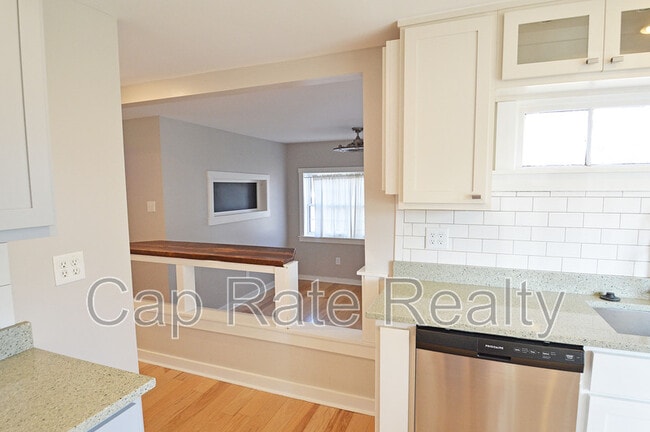 Building Photo - 216 Cherrington Rd