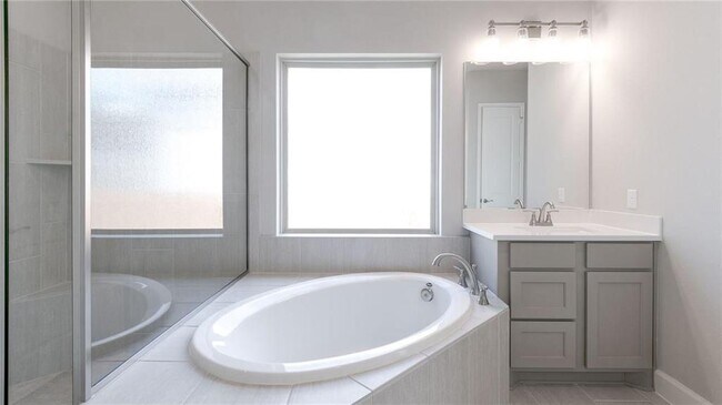 Building Photo - 6313 Empresa Dr