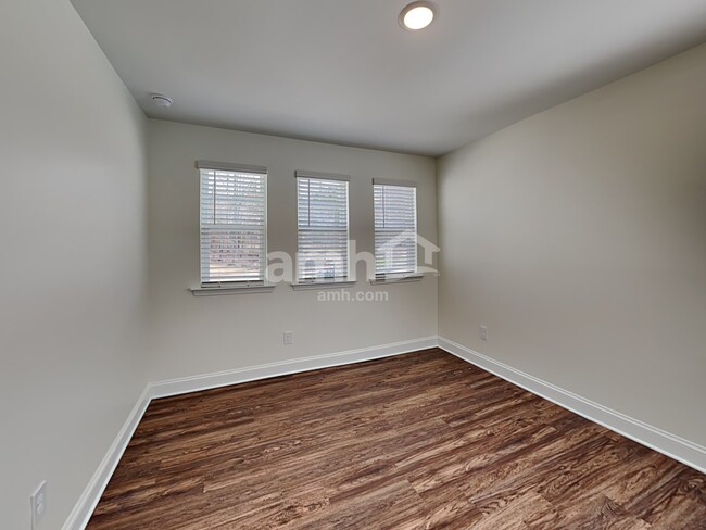 Building Photo - 3250 Oakfields Rd