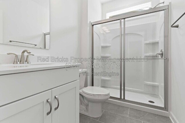 Building Photo - 4016 Dahlia Dr