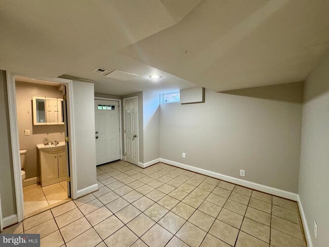 Building Photo - 7204 Glenridge Dr