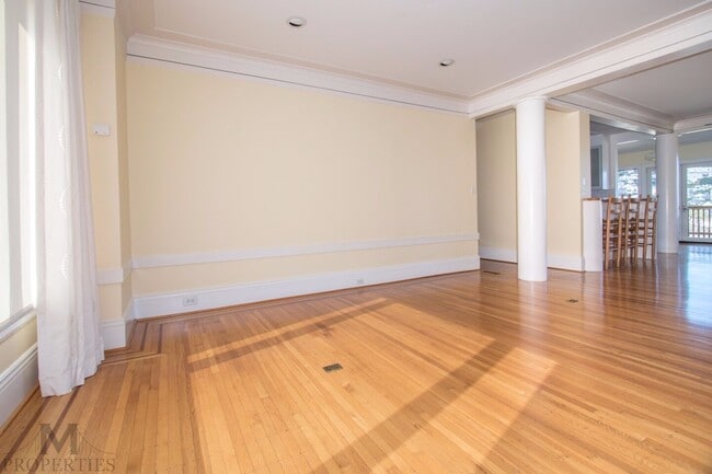 Building Photo - Eureka Valley 4 Bed + Bonus Room, 3 Bath, ...
