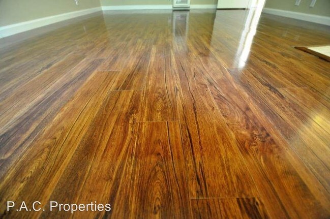Interior Photo - 6125 Whitsett Ave