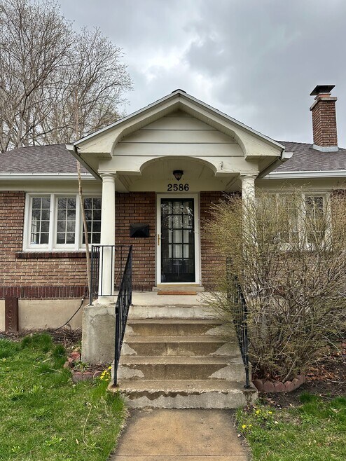 Building Photo - 2586 Lake St