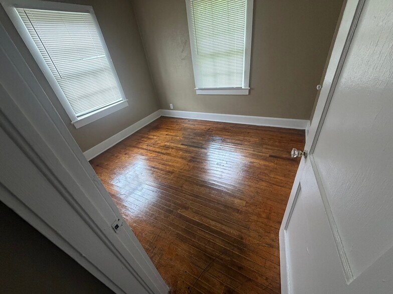 Building Photo - 510 Avondale Ct