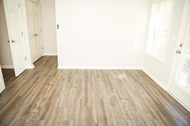 Building Photo - 851 Stratum Way SE