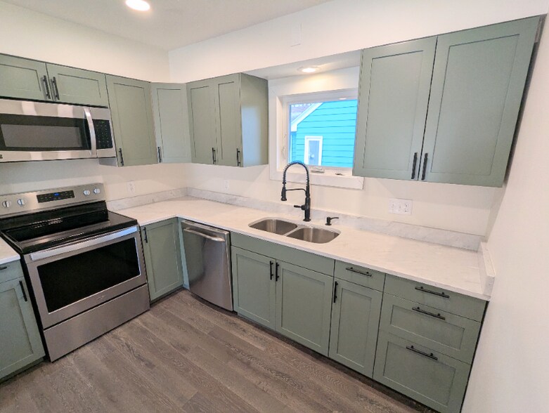 Building Photo - 4248 Regent Ave N