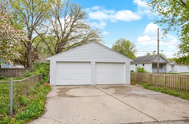 Building Photo - 1314-1314 Wilson Ave