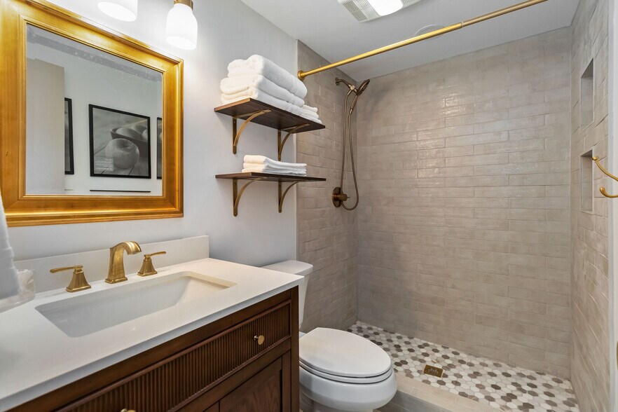 Building Photo - 405 Hillcrest Dr