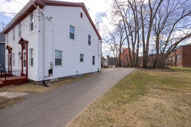 Building Photo - Trail St 223-225 W