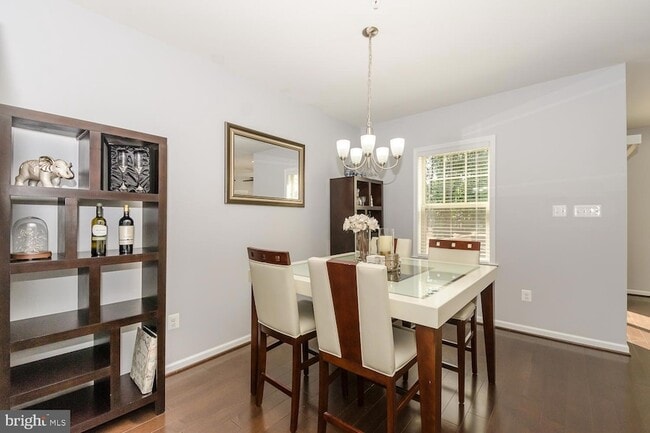 Building Photo - 7523 Holly Ridge Dr