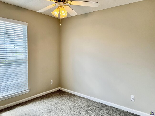 Building Photo - 201 Tyson Glen Dr