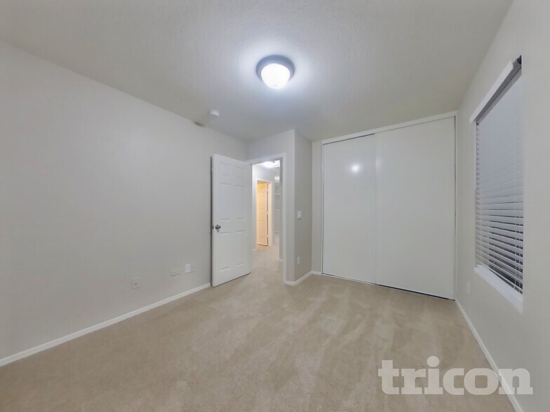 Building Photo - 15923 N 169th Dr